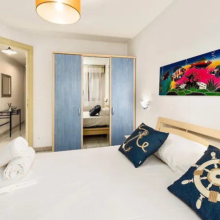 Cocon Vu Sur Le Port De * Menton